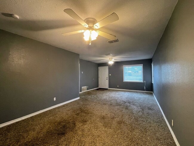 Building Photo - Charming 2-Bedroom Single-Family Home – Perfect for Comfort & Convenience!