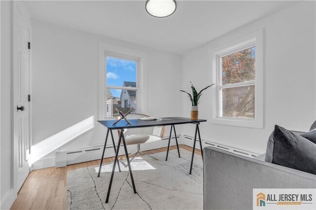 Building Photo - 8 1st St