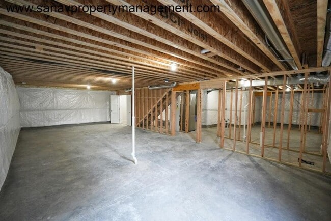 Building Photo - Family-Friendly Ranch Home with 3 Car Gara...