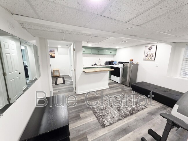Building Photo - 513 S Hawthorne Rd