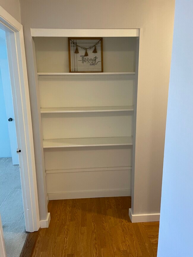 Building Photo - 8 Lancelot Court