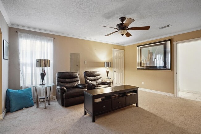 Building Photo - 803 Hennessey Dr