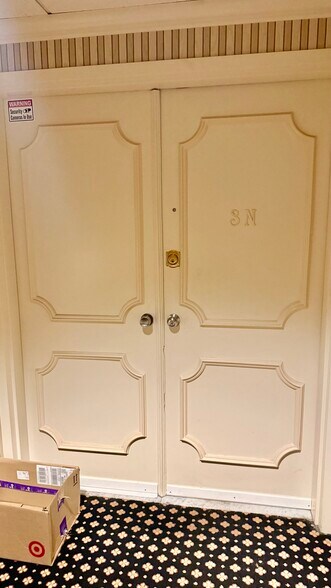 Building Photo - 1004 Paradise Rd