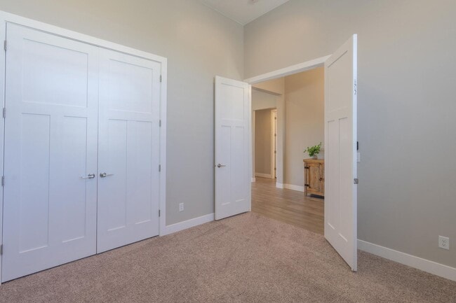 Building Photo - Stunning 5 Bed, 3 Bath Home with a 3 Car Garage