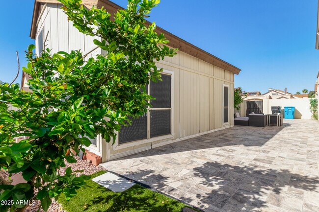 Building Photo - 501 E Topeka Dr