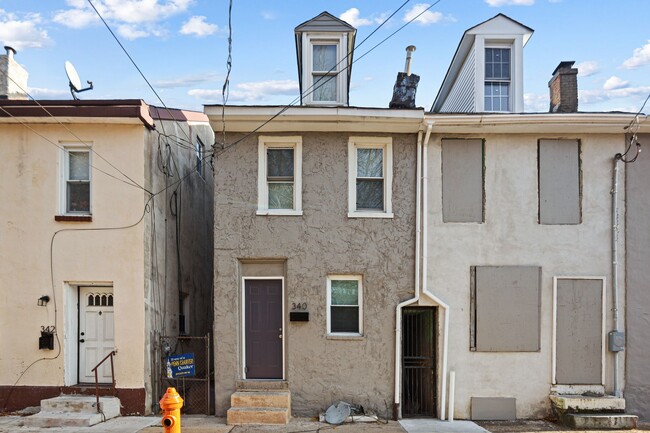 Building Photo - 2BR/1BA Home | Bonus Finished Attic | Well Maintained