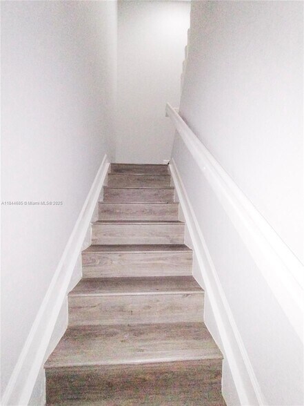 Building Photo - 3802 Shoma Dr