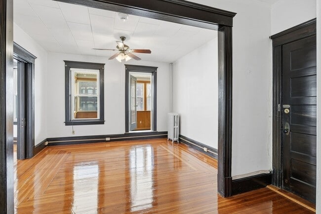 Building Photo - 44 Bardwell St