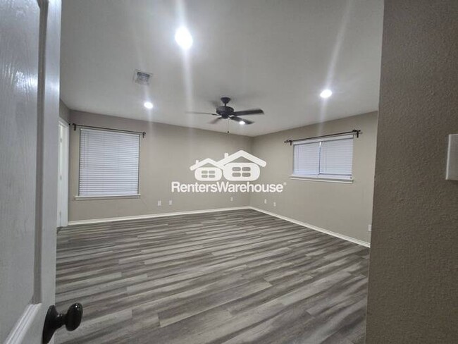 Building Photo - MOVE IN READY - IRVING - 3BEDS 2BATHS