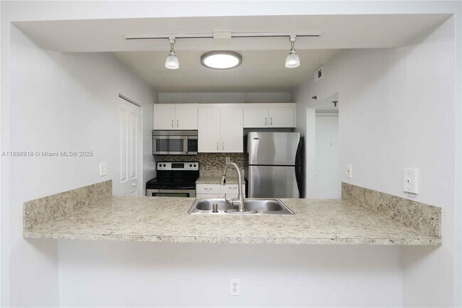 Building Photo - 850 N Miami Ave