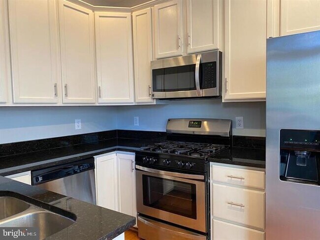 Building Photo - Impressive Three-Bedroom Townhome in North...