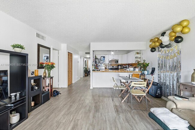 Building Photo - 428 Lakeview Dr