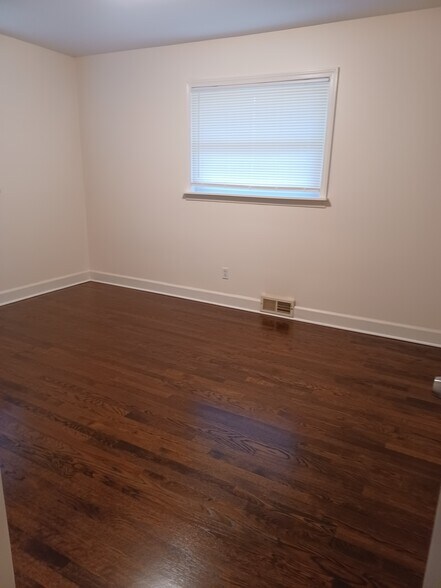 Building Photo - 3925 Kernersville Rd