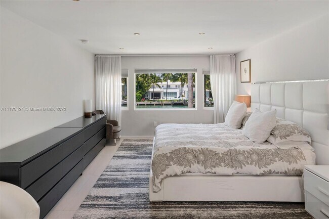 Building Photo - 1745 W 24th St