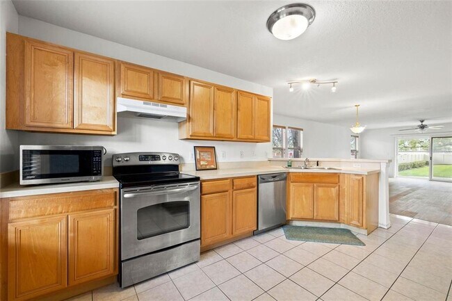 Building Photo - 2565 Harn Blvd