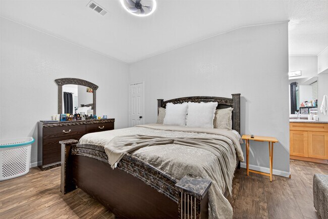 Building Photo - 14310 Royal Hill Dr