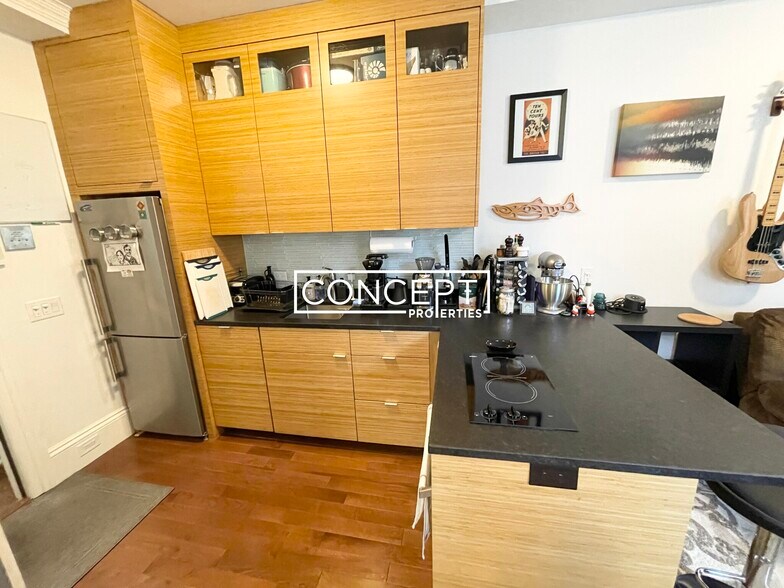 Building Photo - 98 Myrtle St