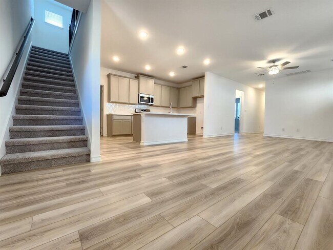 Building Photo - 202 Doodle Ln