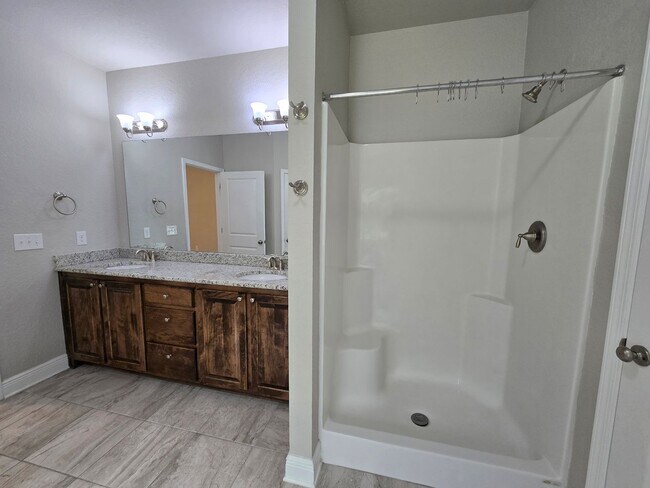 Building Photo - 3-Bedroom Home - Parkside Commons