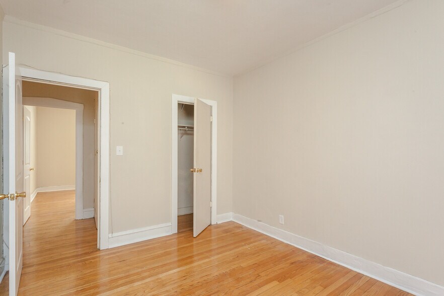 Building Photo - 2212 E 70th St