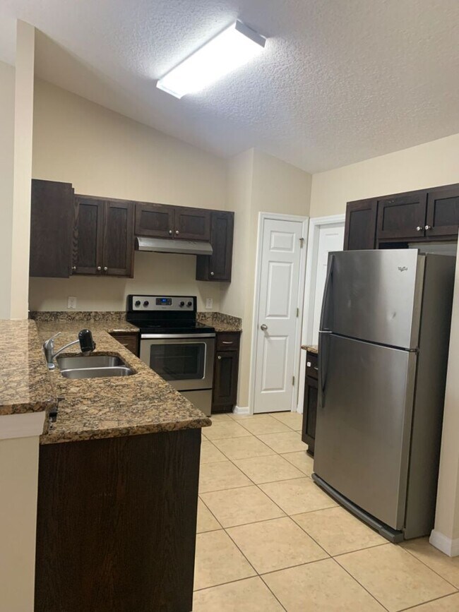 Building Photo - PENDING APPLICATION-MOVE IN SPECIAL-2/2 Very Nice Duplex for Rent in St. Cloud