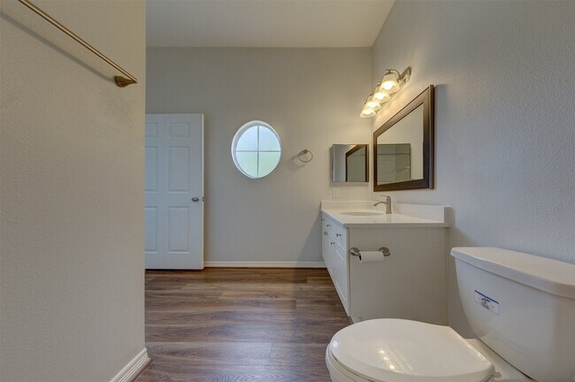 Building Photo - 3045 Marina Bay Dr