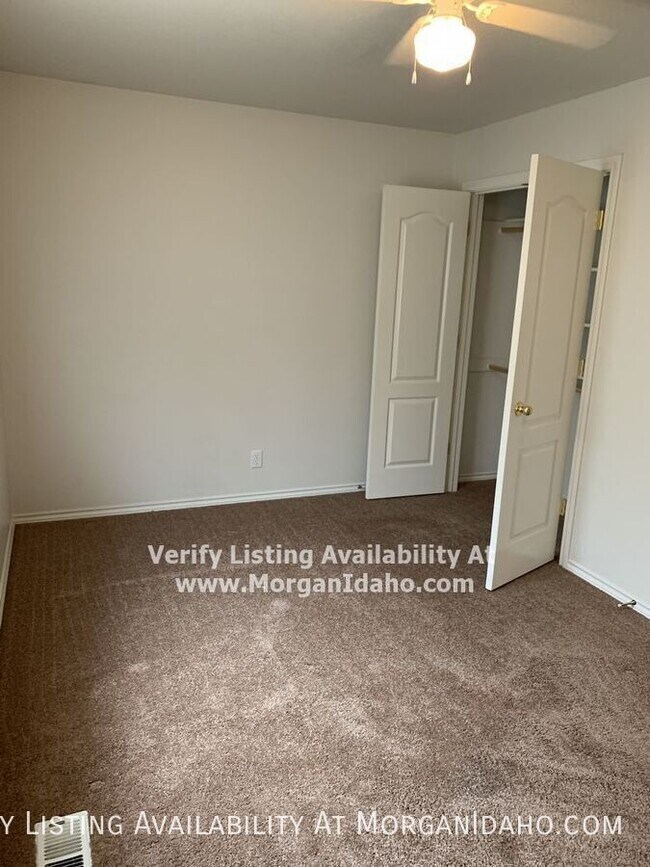 Building Photo - 3014 N High Desert Wy
