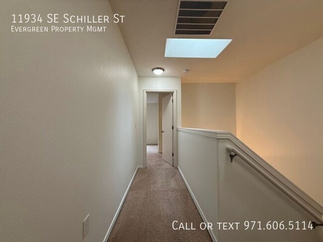 Building Photo - 11934 SE Schiller St