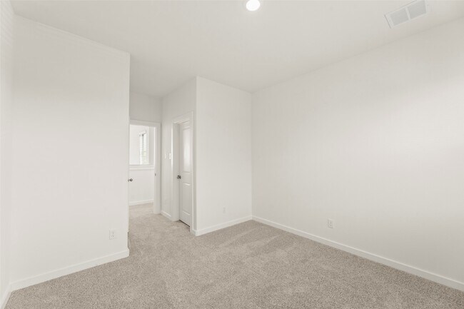 Building Photo - 3335 Verdant Ln