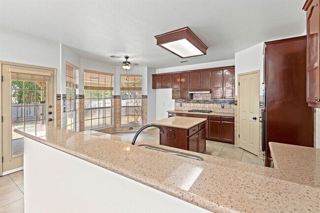 Building Photo - 1601 Chasewood Dr