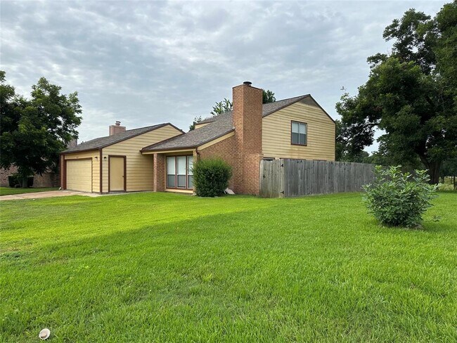 Building Photo - 3647 Palm Grove Dr