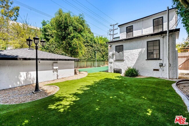 Building Photo - 1501 Kelton Ave