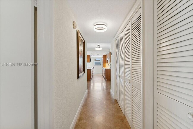 Building Photo - 1160 Hillsboro Mile