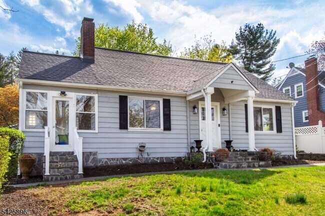 Building Photo - 305 Quaker Church Rd