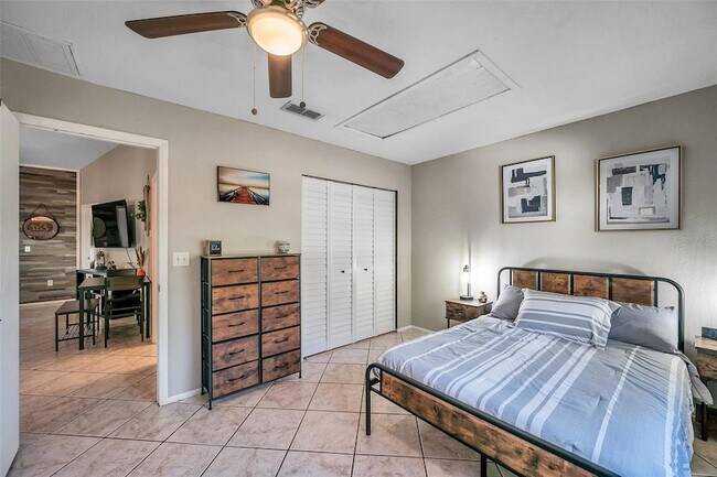 Building Photo - 6421 Drexel Dr