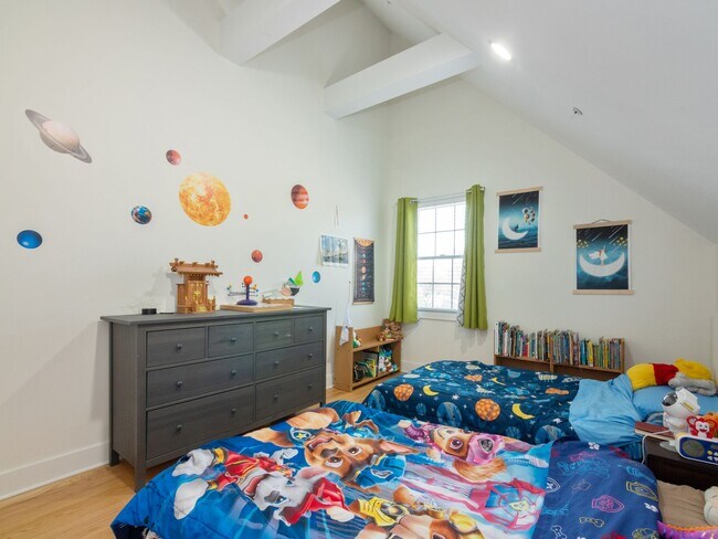 high ceiling - 33242 Slocum Dr
