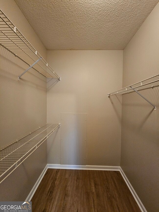 Building Photo - 407 Peachtree Club Dr