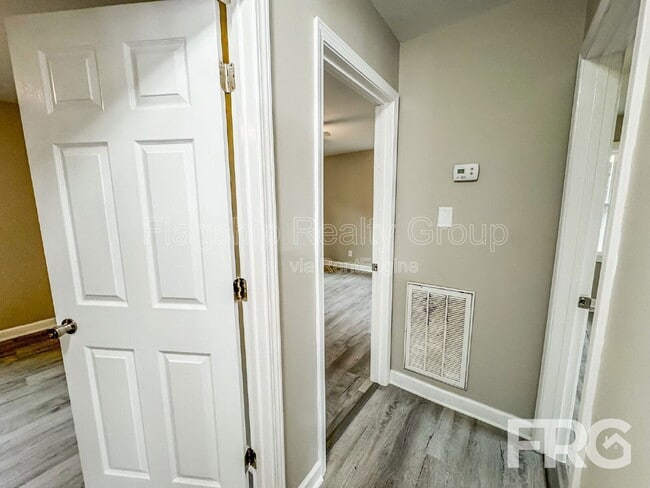 Building Photo - 530 Hillcrest Ave