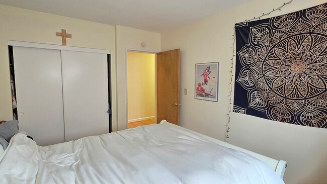 Building Photo - 1401 W Warner Ave