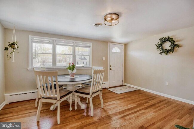 Building Photo - 1715 Tacoma Rd