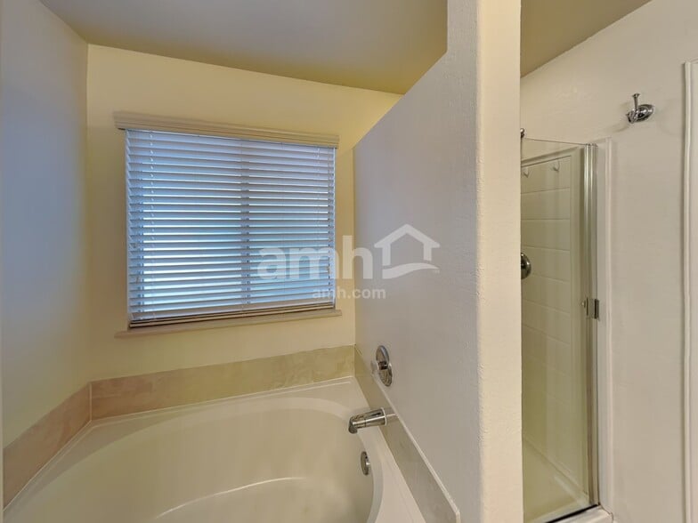 Building Photo - 9246 Silver Vista