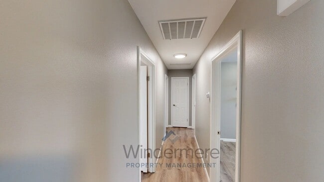 Building Photo - 739 S E Landen Dr