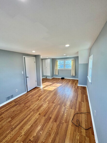 Building Photo - 3 Seymour Ave