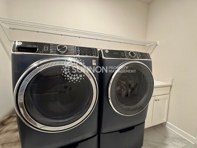 Building Photo - Gorgeous 3 Bed 3 Bath Home in Huntersville