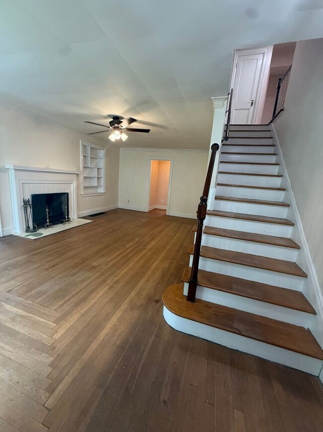 Building Photo - Spacious 5 bedroom 3 bathroom home