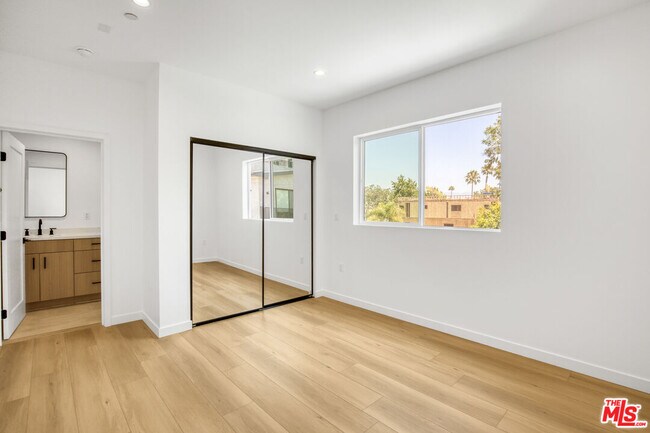 Building Photo - 10826 Hesby St