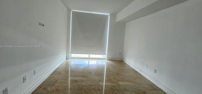 Building Photo - 218 SE 14th St