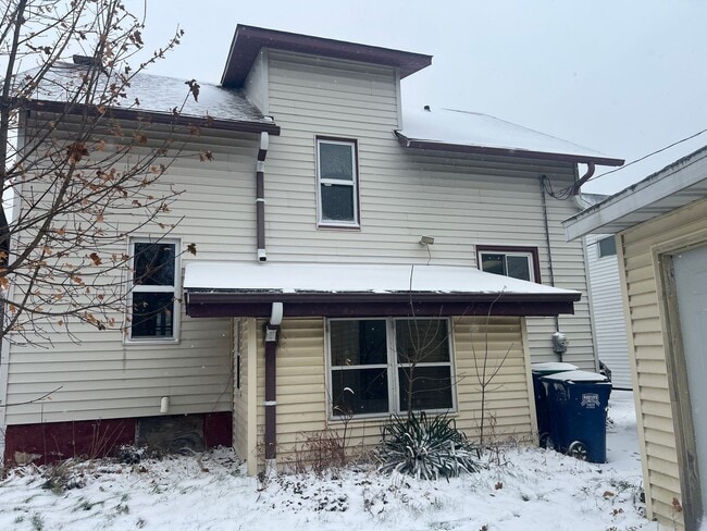 Building Photo - Click the “Apply Now” button or email wapmrentals@gmail.com for a prompt response.