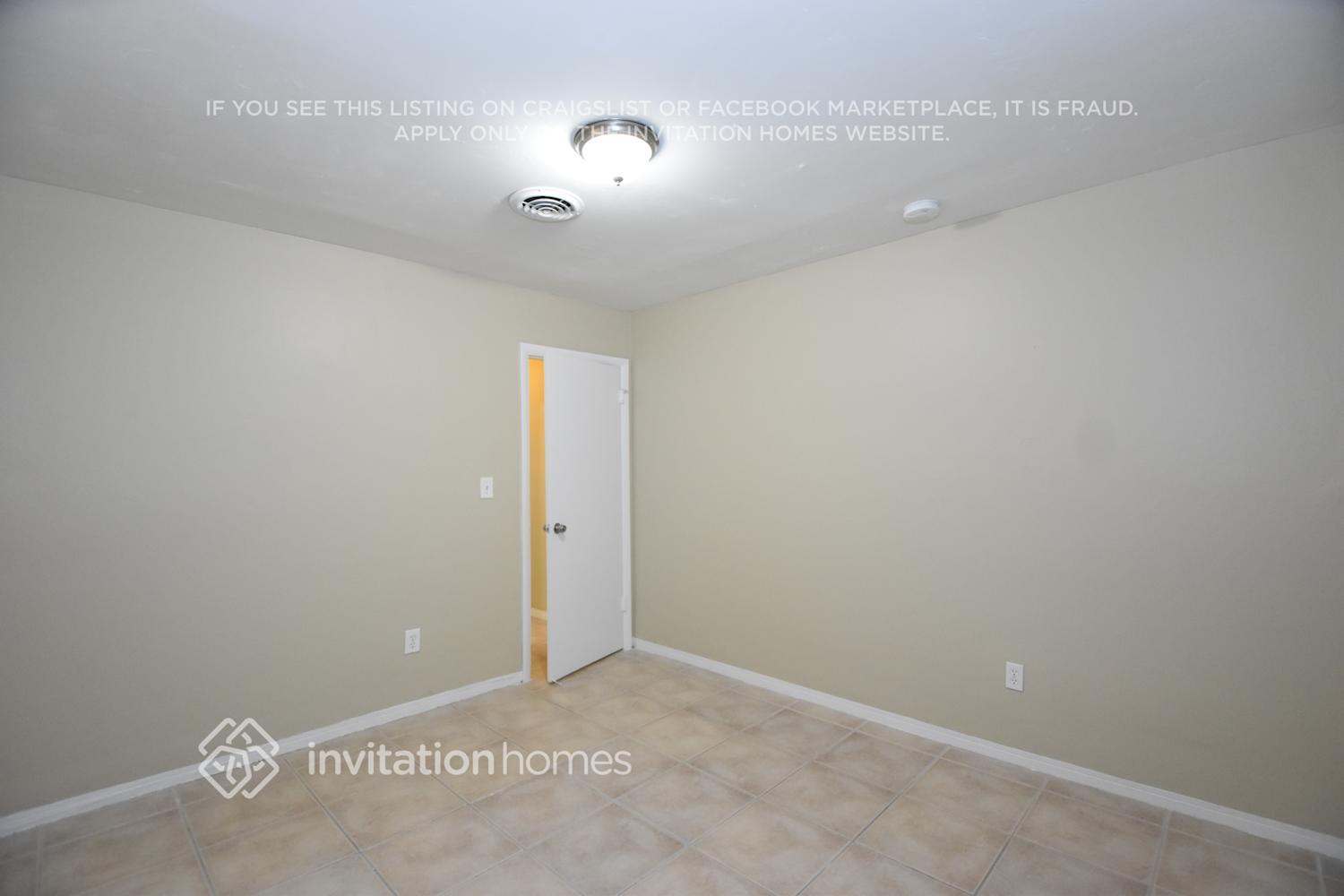 Building Photo - 1307 N 46th Ave