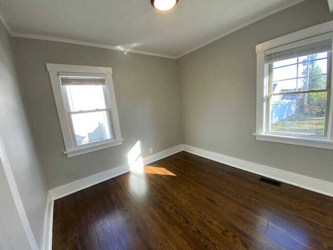 Building Photo - 1025 S 28th St